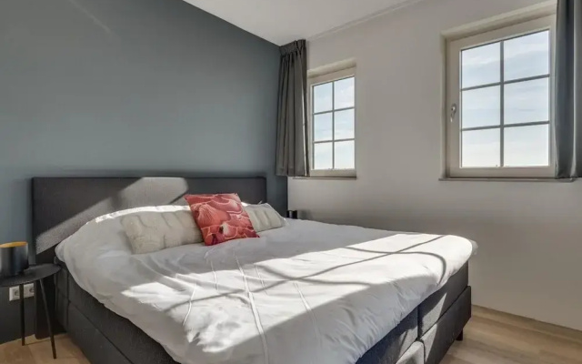 Luxury Holiday Home With hot Tub, in Zeeland