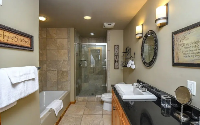 Baraboo Lodge 4 Bedroom Townhome