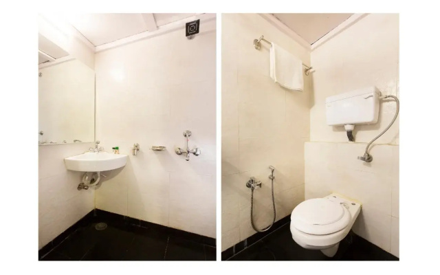 OYO 9806 Hotel Arvi