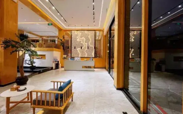 Rans Insan (Libo Xiaoqikong East Gate)