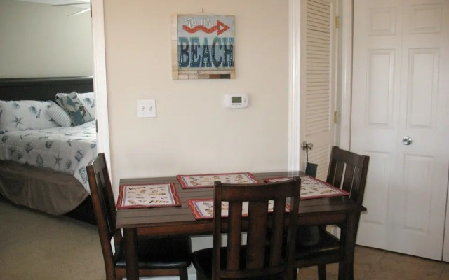 Colony Club U7 condo