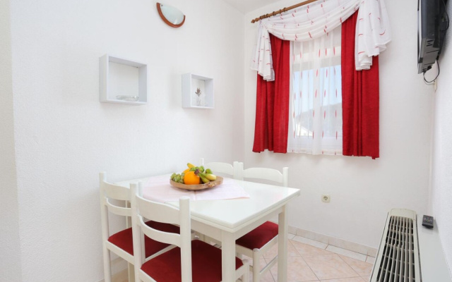 Apartment Lias 2 - with restaurant: A7 prvi kat Rogoznica, Riviera Sibenik