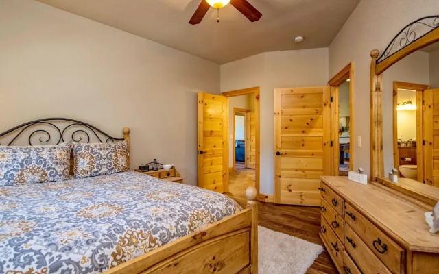 Serenity Luxury Vacation At Windcliff 3 Bedroom Home by RedAwning