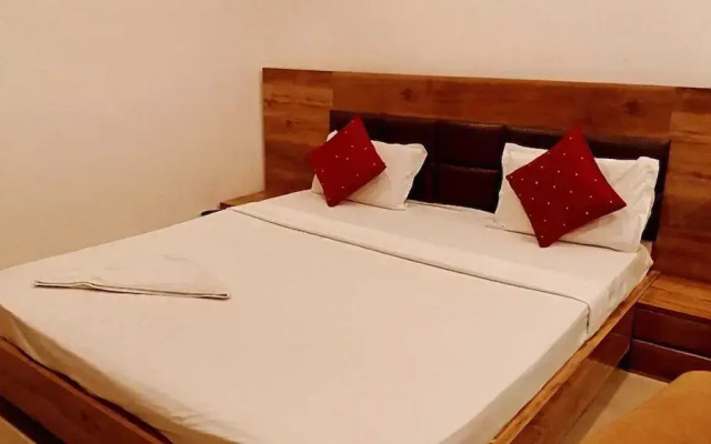 Deepak Hotel