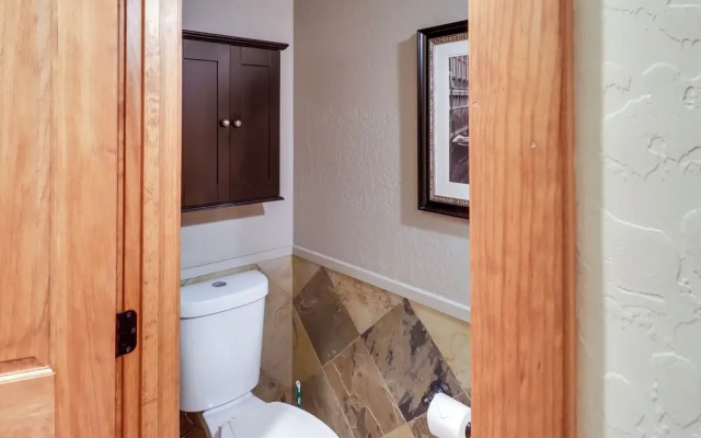 Wraparound Deck + Large Yard: Pinetop Home!