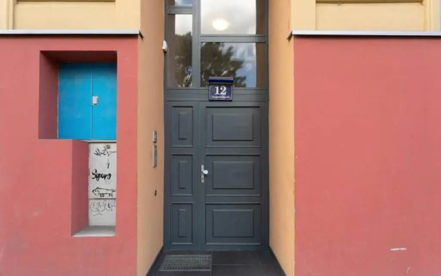 Studio-Apartment between Schoenbrunn & the City Center (15)