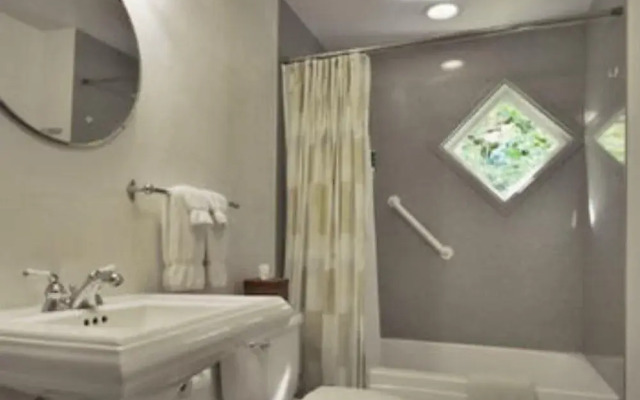 The Oval Door Bed and Breakfast Inn