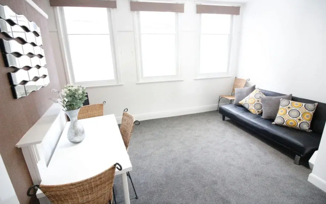 Deluxe City Apartment