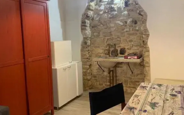 S236 - Sirolo, monolocale nei vicoli