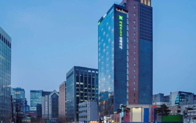 Отель ibis Styles Ambassador Seoul Myeongdong вид на фасад