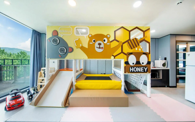 Gapyeong Premium Kids Poolvilla
