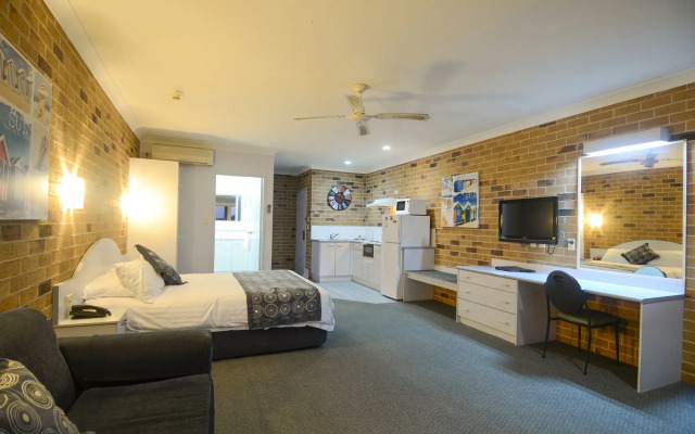 Moby Dick Waterfront Resort Motel