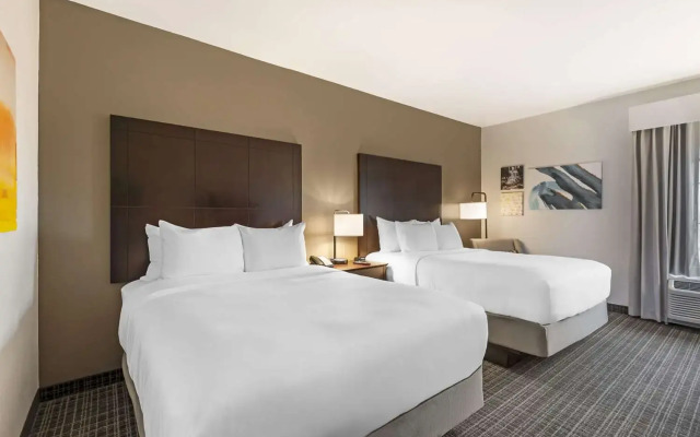 Comfort Inn & Suites Verona at Turning Stone Resort Casino