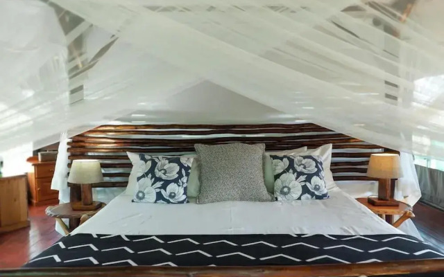 Muweti Bush Lodge