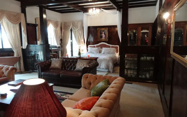 Corner Manor Leura