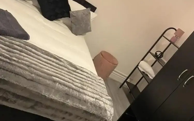 Impeccable 2-bed House in Liverpool