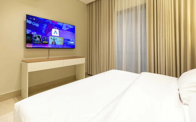 Spacious & Charming Stay Smart TV
