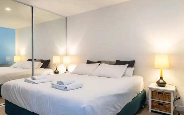 Modern 1 Bedroom Apartment in North Melbourne