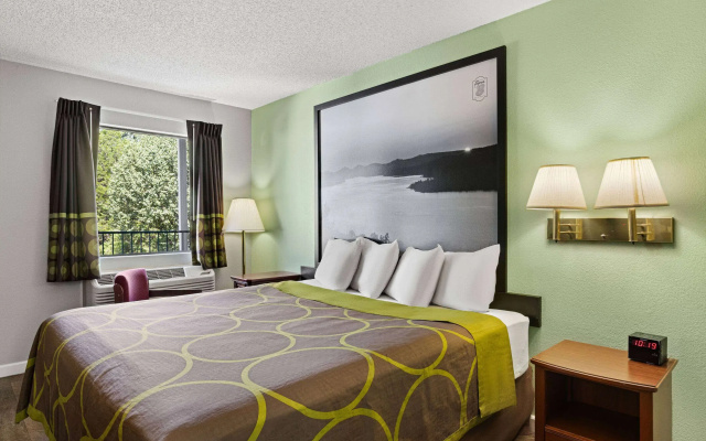 Super 8 by Wyndham Branson / Shepherd of the Hills Exwy
