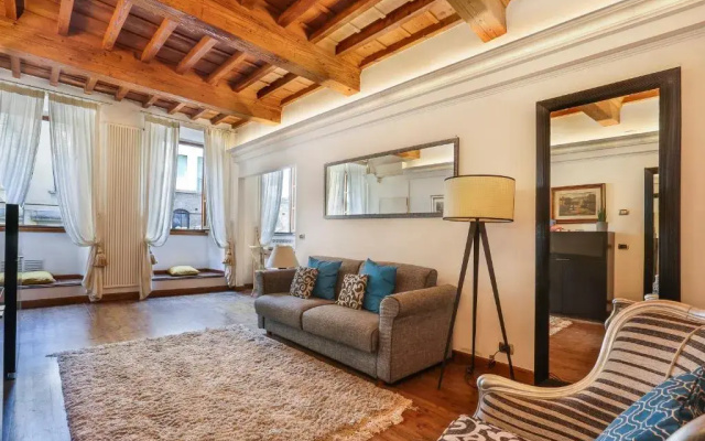 Pontevecchio Stylish Apartment in Florence