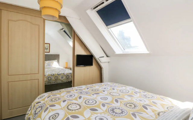 2 Rodgers Mews