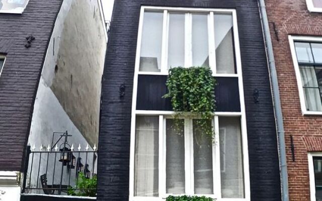 Отель 19th century storehouse in the Jordaan вид на фасад