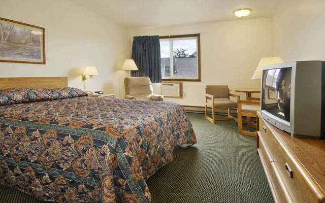 Iron Mountain Inn & Suites MI US 2
