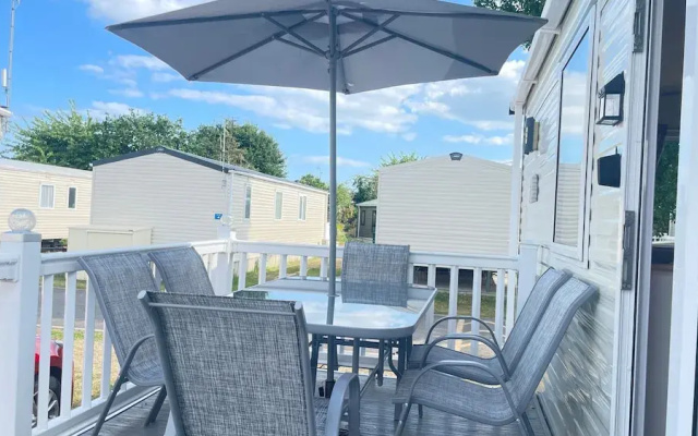 Excellent Caravan 4 Birth Sleeps 6 Tranquil Site