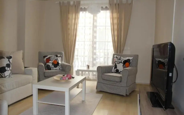 Kinzi House