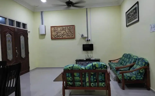 OYO Homes 90600 Ummi Chalet Dungun