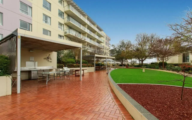 Spacious & High in the Skyplaza - 1bd 1bth Apt