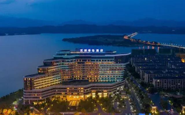 Yibang Peninsula Hotel