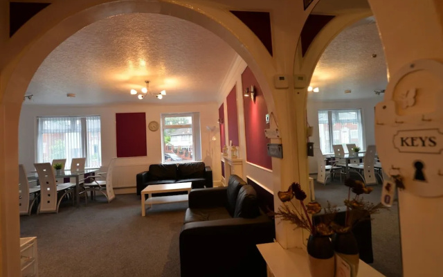 Centrally-located Apartment in Coventry With Netflix