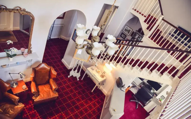 Woodlands Hotel