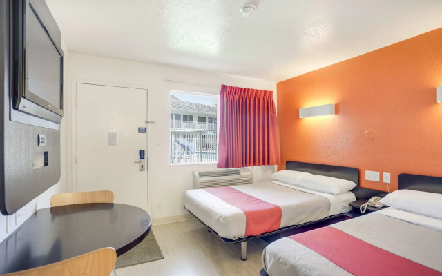 Motel 6 Jackson