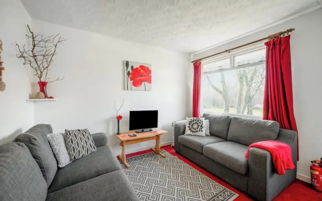 2 Bed Chalet - Sleeps 3 - River and Mountain Views