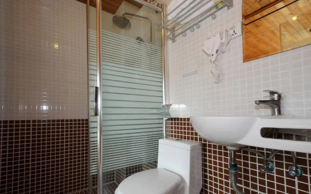 The Old Place In't Youth Hostel