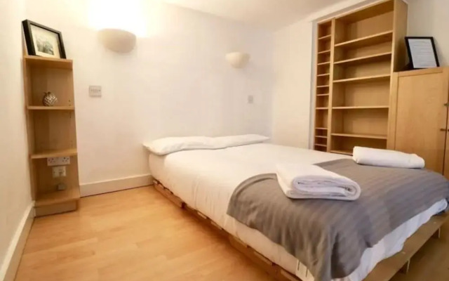 HFS Studio Next To Hydepark L16