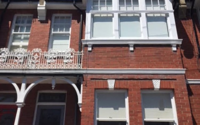 Отель 3 Bedroom Family Home In Brighton Sleeps 6 Великобритания, Брайтон - отзывы, цены и фото номеров - забронировать отель 3 Bedroom Family Home In Brighton Sleeps 6 онлайн вид на фасад