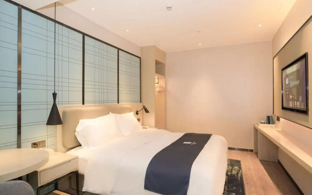 Echarm International Hotel Canton Tower Pazhou Convention and Exhibition Center Lujiang Metro Station Branch - Free Shuttle Bus to Canton Fair Complex During Canton Fair Period