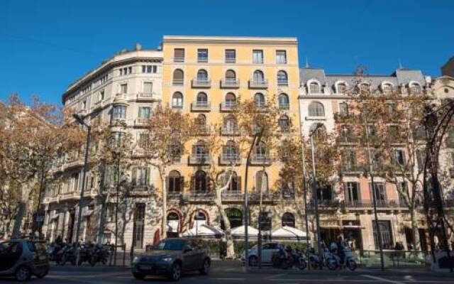 Отель Hostalin Barcelona Pg. de Gràcia вид на фасад