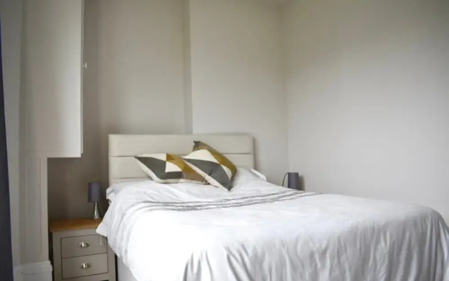 2 Bedroom Apartment in Seven Dials
