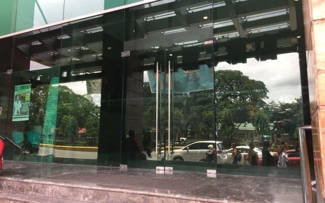 Crown Regency Hotel and Towers Cebu вид на фасад