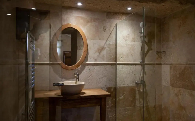 Narcissos Cave Hotel