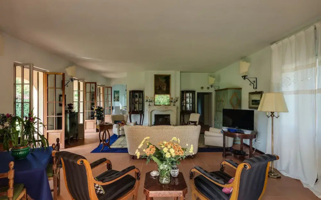 Forte dei Marmi renewed 6 bedroom villa