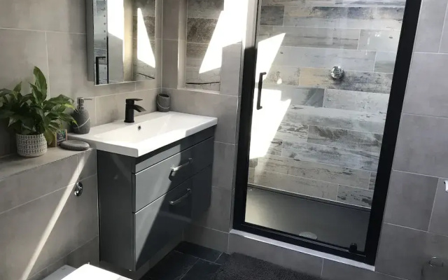 1-Bed Apartment Sleeps 2 - Patio -Bbq - Hot Tub