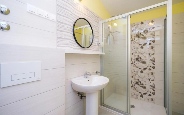 Family friendly apartments with a swimming pool Mavarstica, Ciovo - 18744