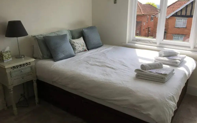 10 Bedroom Home In Glastonbury Beautiful Garden