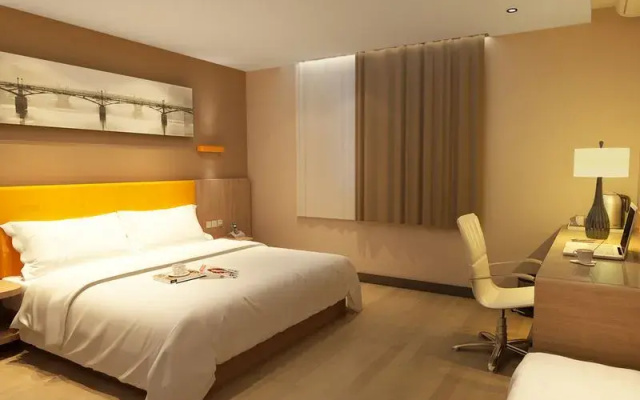 IU Hotel Wuhan High-speed Rail Honggang City