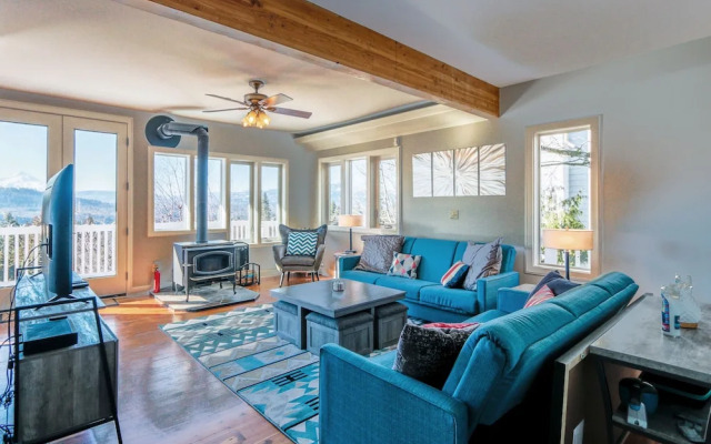 Grandview 3 Bedroom Home by RedAwning